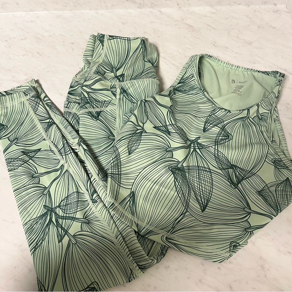 Buffbunny XS legging and S crop top lime green